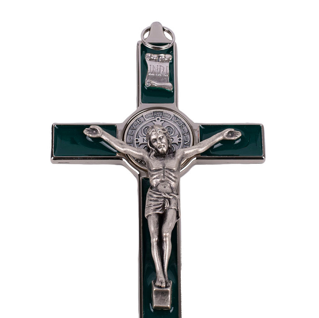 Particolare Crocifisso di San Benedetto in metallo colorato verde - Galleria Mariana
