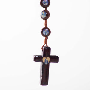 Particolare Rosario con corda marrone e santi - Galleria Mariana